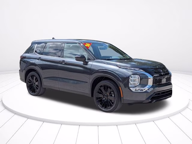 2026 Graphite Gray Mitsubishi Outlander LE FWD SUV