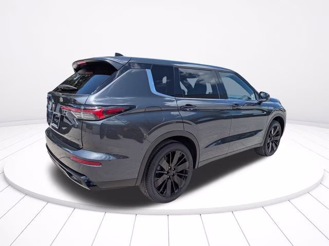 2026 Graphite Gray Mitsubishi Outlander LE FWD SUV