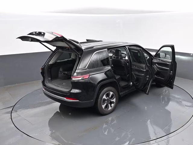 2022 Diamond Black Crystal Pearlcoat Jeep Grand Cherokee 4xe 4X4 SUV