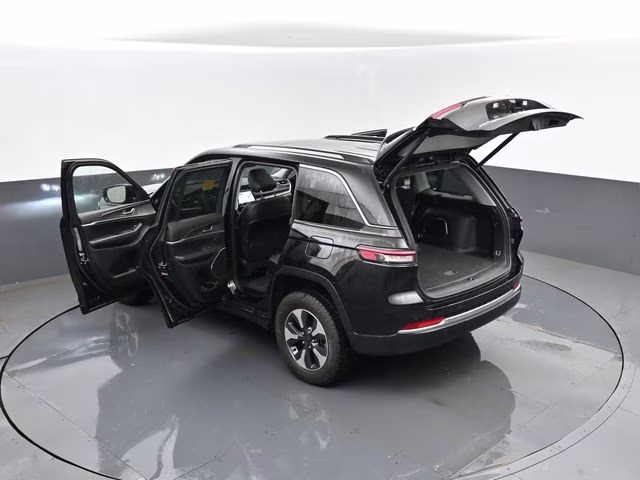 2022 Diamond Black Crystal Pearlcoat Jeep Grand Cherokee 4xe 4X4 SUV