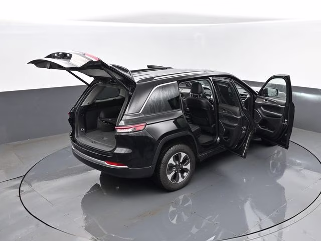 2022 Diamond Black Crystal Pearlcoat Jeep Grand Cherokee 4xe 4X4 SUV