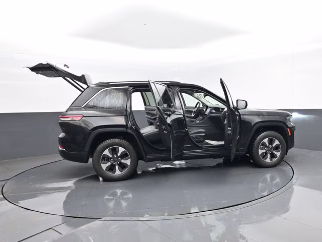 2022 Diamond Black Crystal Pearlcoat Jeep Grand Cherokee 4xe 4X4 SUV