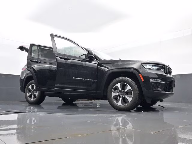 2022 Diamond Black Crystal Pearlcoat Jeep Grand Cherokee 4xe 4X4 SUV