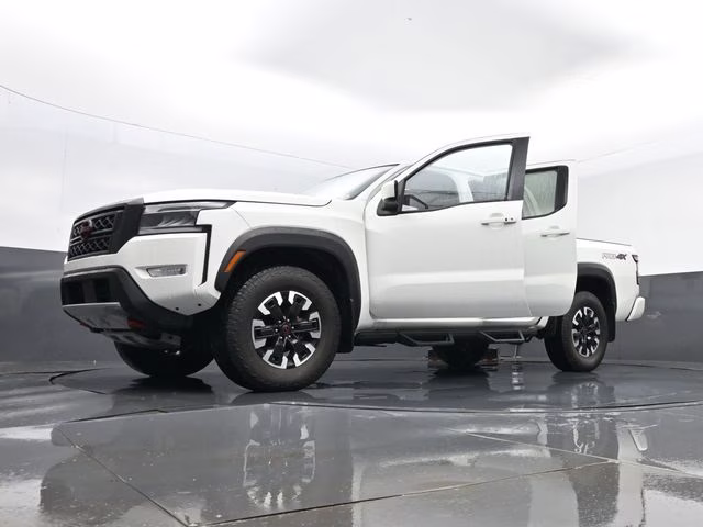 2024 Glacier White Nissan Frontier PRO-4X 4X4 Truck
