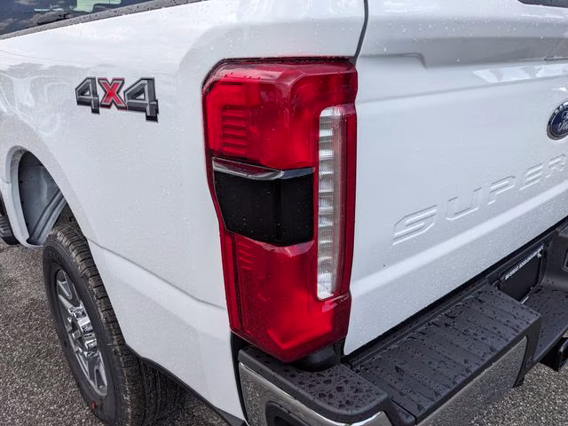 2026 Oxford White Ford Super Duty F-250 SRW Lariat 4X4 Truck