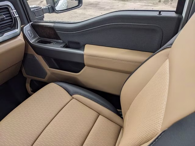 2026 Oxford White Ford Super Duty F-250 SRW Lariat 4X4 Truck
