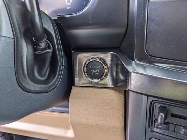 2026 Oxford White Ford Super Duty F-250 SRW Lariat 4X4 Truck