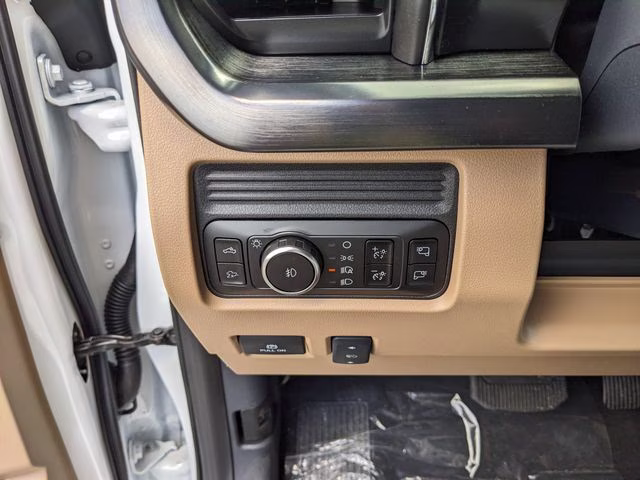 2026 Oxford White Ford Super Duty F-250 SRW Lariat 4X4 Truck