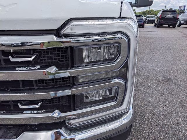 2026 Oxford White Ford Super Duty F-250 SRW Lariat 4X4 Truck