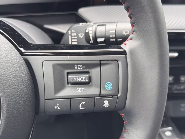 2026 Aspen White/Super Black Nissan Kicks SR AWD SUV