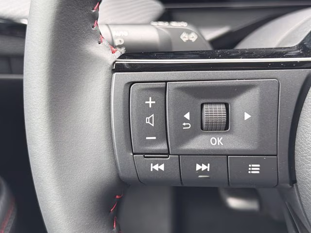 2026 Aspen White/Super Black Nissan Kicks SR AWD SUV