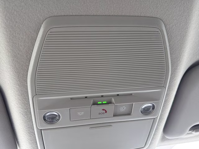 2026 Aspen White/Super Black Nissan Kicks SR AWD SUV