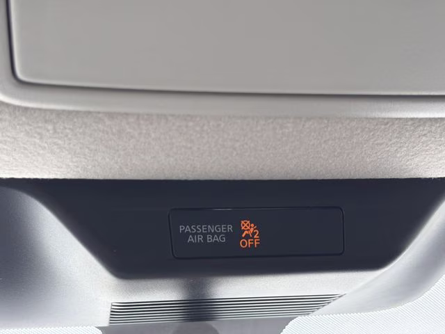 2026 Aspen White/Super Black Nissan Kicks SR AWD SUV