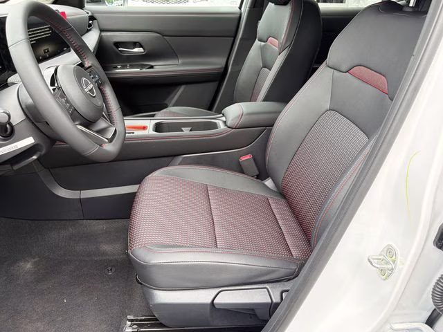 2026 Aspen White/Super Black Nissan Kicks SR AWD SUV