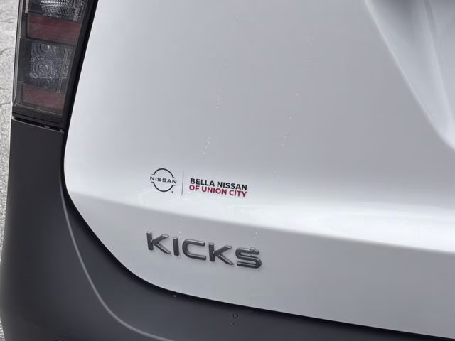 2026 Aspen White/Super Black Nissan Kicks SR AWD SUV