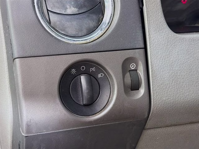 2006 White Ford F-150 FX4 4X4 Truck
