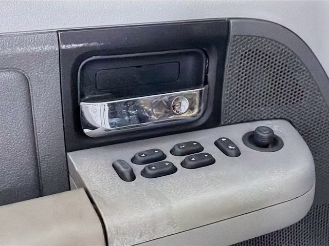 2006 White Ford F-150 FX4 4X4 Truck