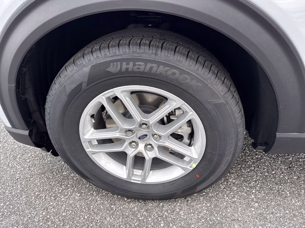 2026 Space White Metallic Ford Explorer Active RWD SUV