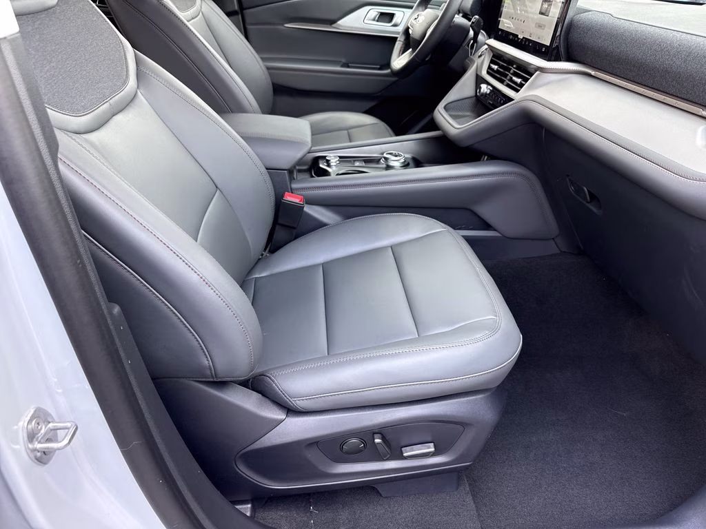 2026 Space White Metallic Ford Explorer Active RWD SUV