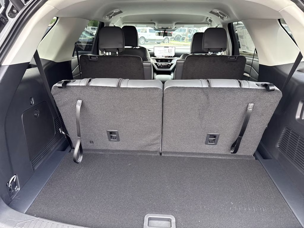2026 Space White Metallic Ford Explorer Active RWD SUV
