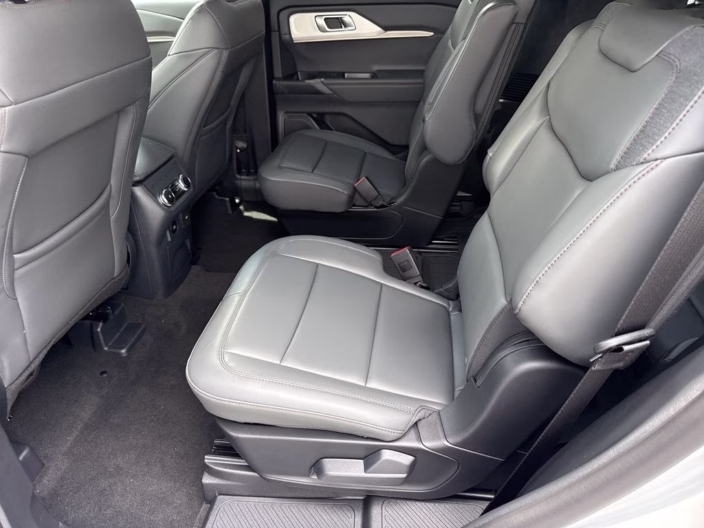 2026 Space White Metallic Ford Explorer Active RWD SUV