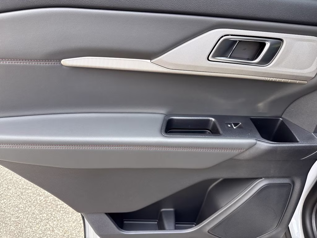 2026 Space White Metallic Ford Explorer Active RWD SUV
