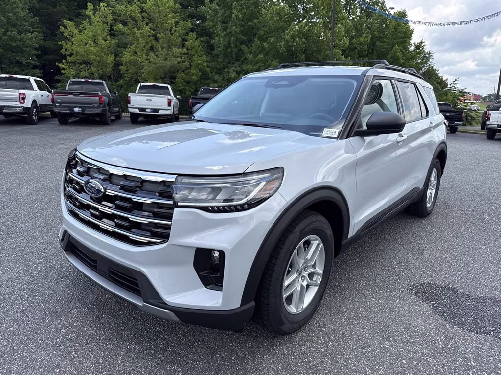 2026 Space White Metallic Ford Explorer Active RWD SUV