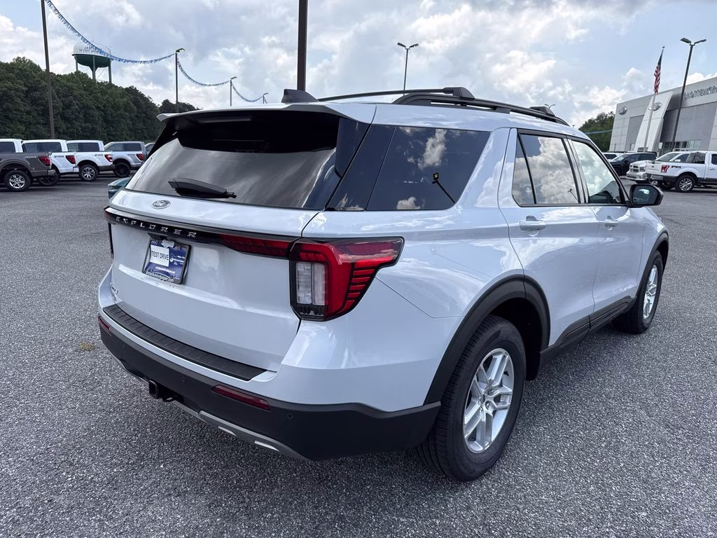 2026 Space White Metallic Ford Explorer Active RWD SUV