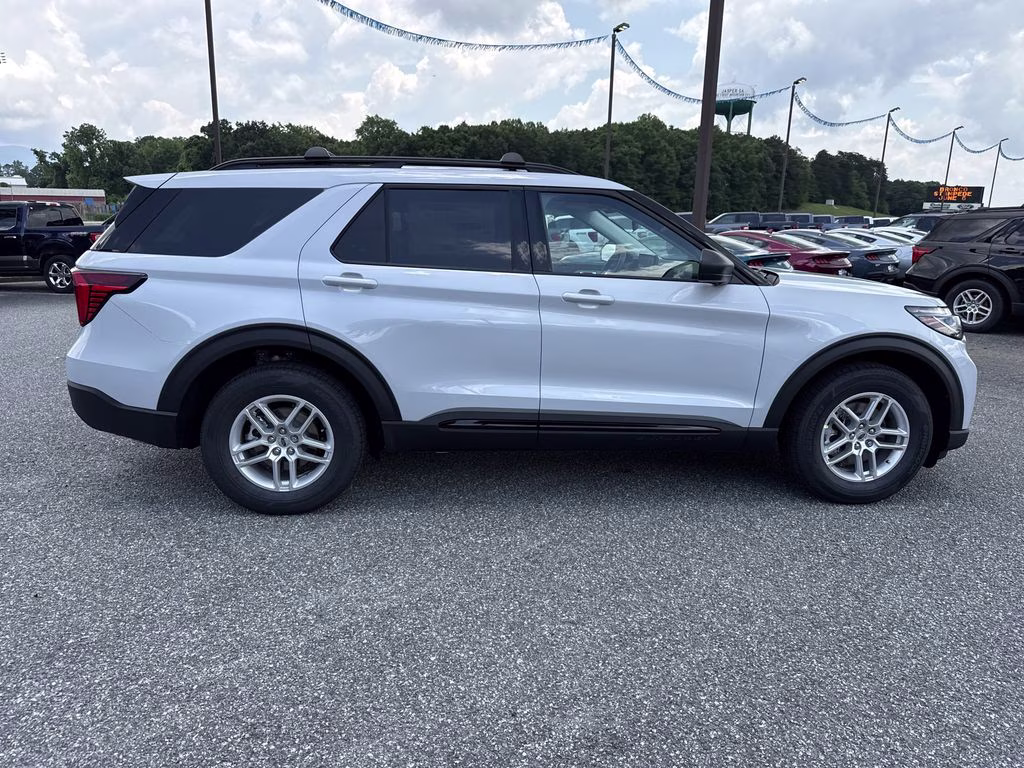 2026 Space White Metallic Ford Explorer Active RWD SUV