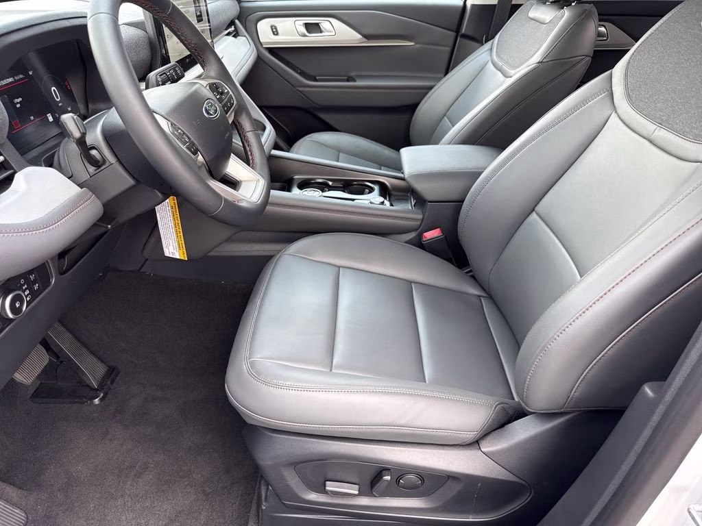 2026 Space White Metallic Ford Explorer Active RWD SUV