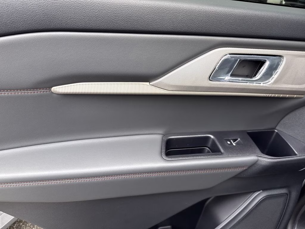 2026 Space White Metallic Ford Explorer Active RWD SUV