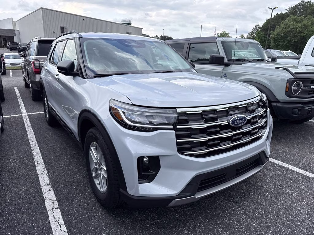 2026 Space White Metallic Ford Explorer Active RWD SUV