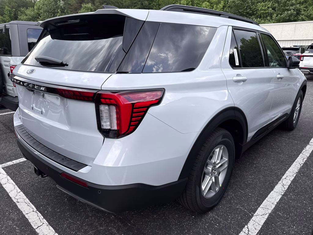 2026 Space White Metallic Ford Explorer Active RWD SUV