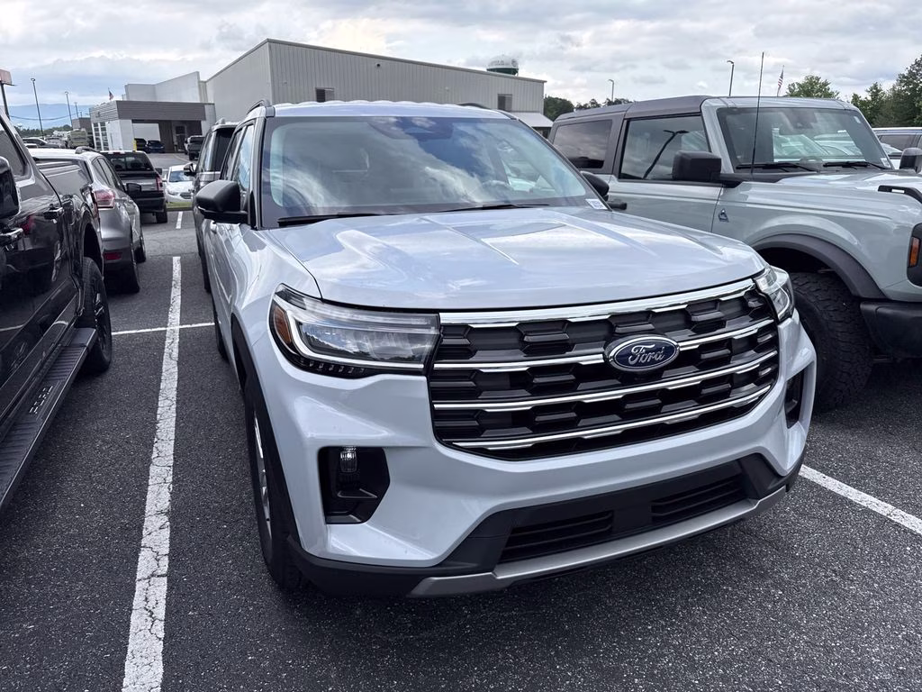 2026 Space White Metallic Ford Explorer Active RWD SUV