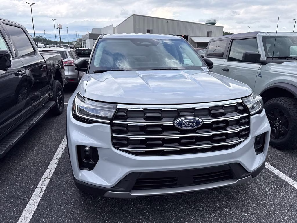 2026 Space White Metallic Ford Explorer Active RWD SUV