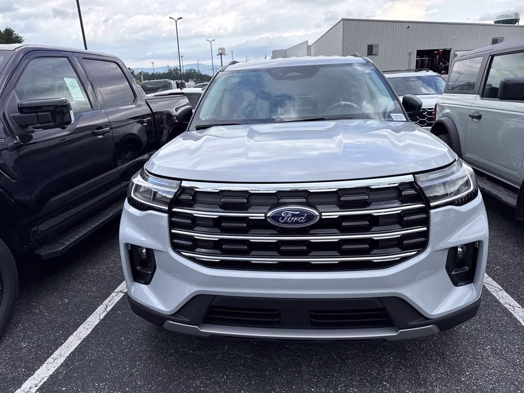 2026 Space White Metallic Ford Explorer Active RWD SUV