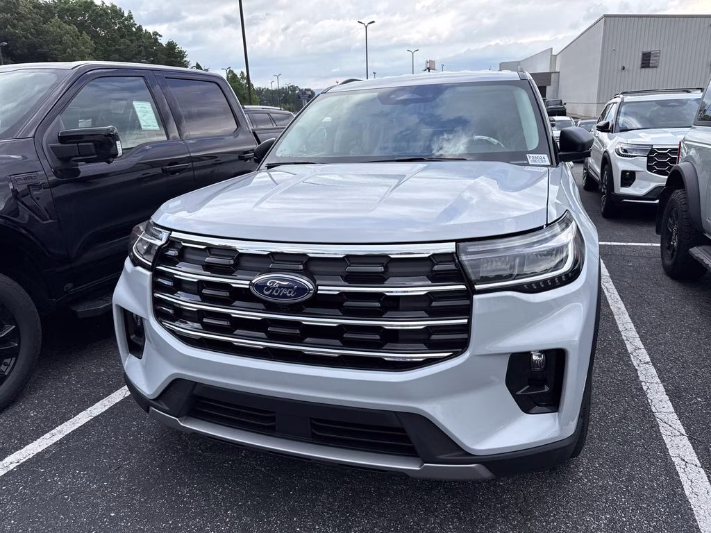 2026 Space White Metallic Ford Explorer Active RWD SUV