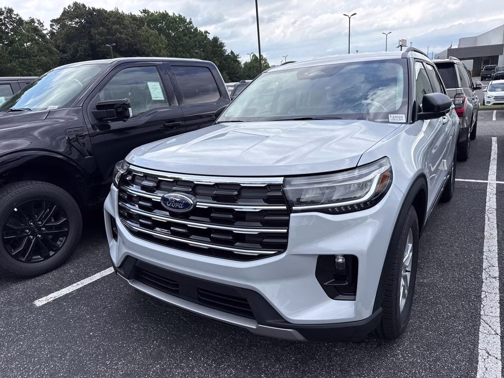 2026 Space White Metallic Ford Explorer Active RWD SUV