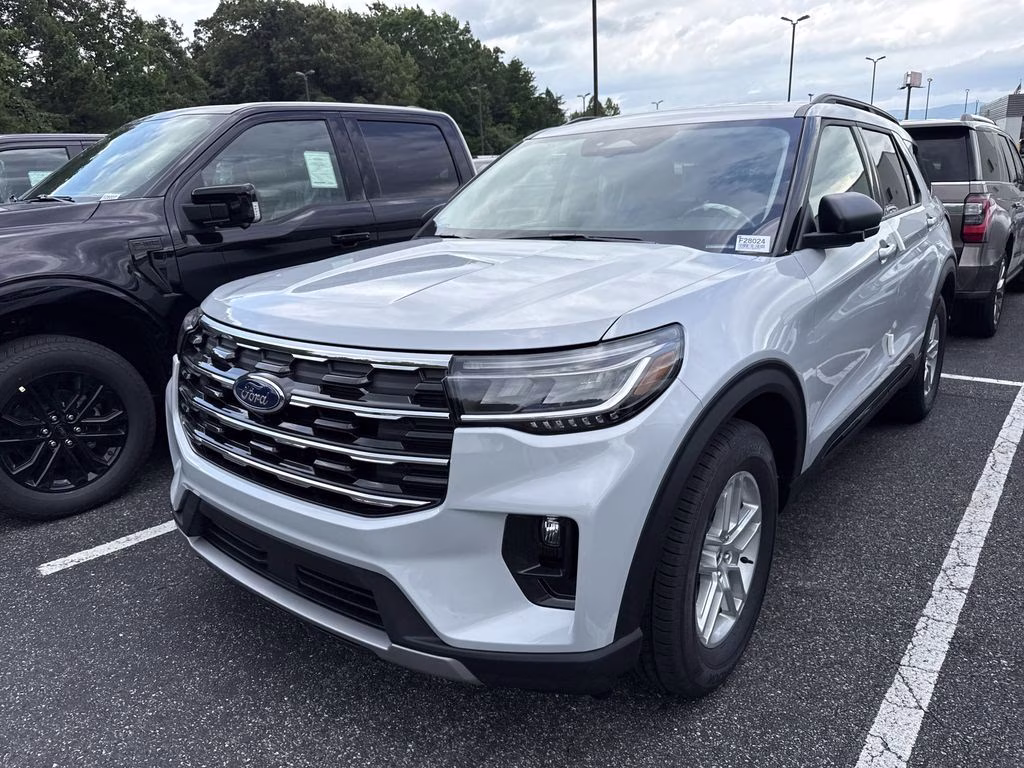 2026 Space White Metallic Ford Explorer Active RWD SUV