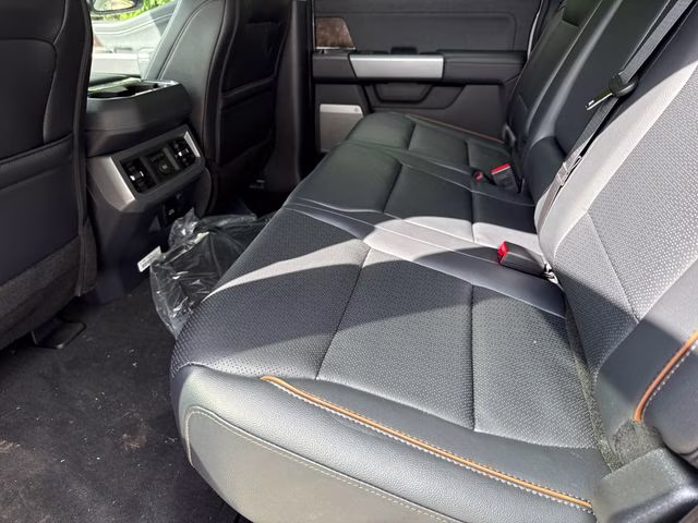 2026 Avalanche Ford Super Duty F-250 SRW Lariat 4X4 Truck