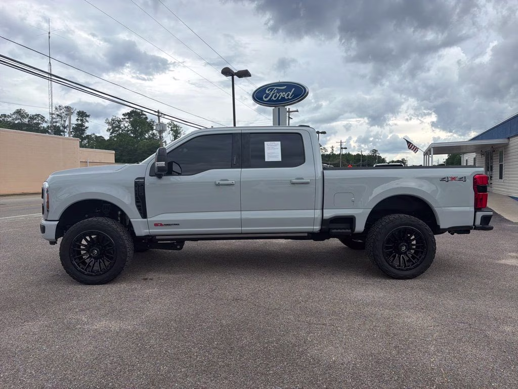 2026 Avalanche Ford Super Duty F-250 SRW Platinum 4X4 Truck