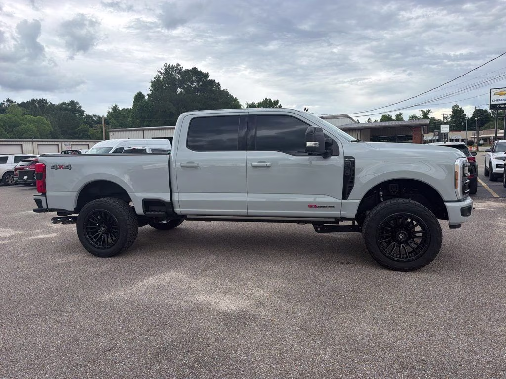 2026 Avalanche Ford Super Duty F-250 SRW Platinum 4X4 Truck