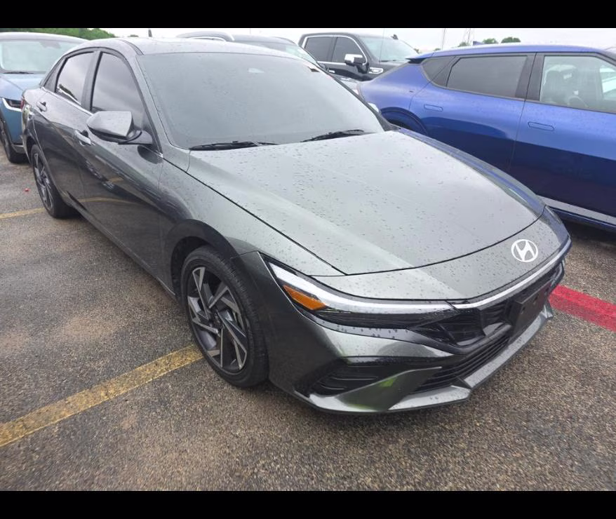 2025 Amazon Gray Hyundai Elantra SEL Convenience FWD Sedan