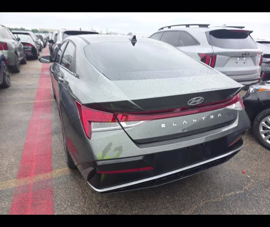 2025 Amazon Gray Hyundai Elantra SEL Convenience FWD Sedan