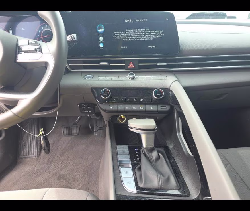 2025 Amazon Gray Hyundai Elantra SEL Convenience FWD Sedan