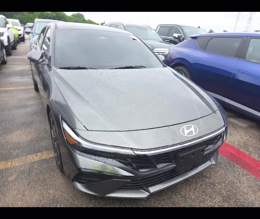 2025 Amazon Gray Hyundai Elantra SEL Convenience FWD Sedan