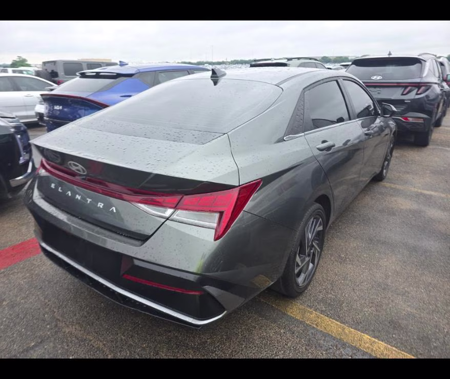 2025 Amazon Gray Hyundai Elantra SEL Convenience FWD Sedan