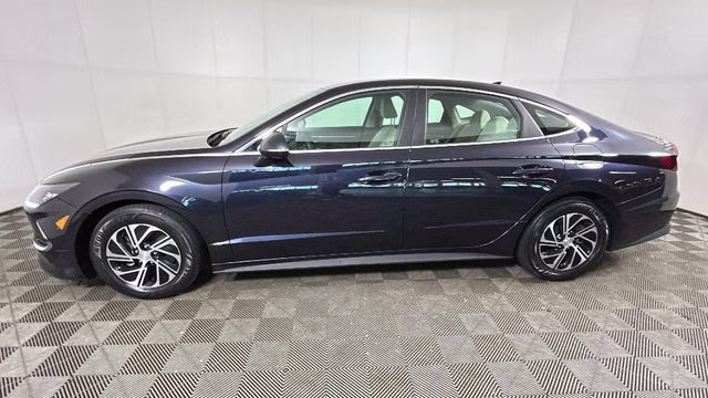 2022 Oxford Blue Hyundai Sonata Hybrid Blue FWD Sedan