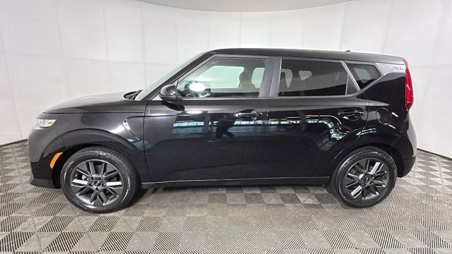 2021 Cherry Black Kia Soul S FWD Hatchback