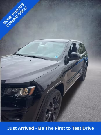 2019 Diamond Black Crystal Pearlcoat Jeep Grand Cherokee Altitude 4X4 SUV